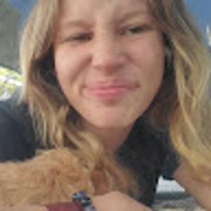 Meet your Posher, Chloe